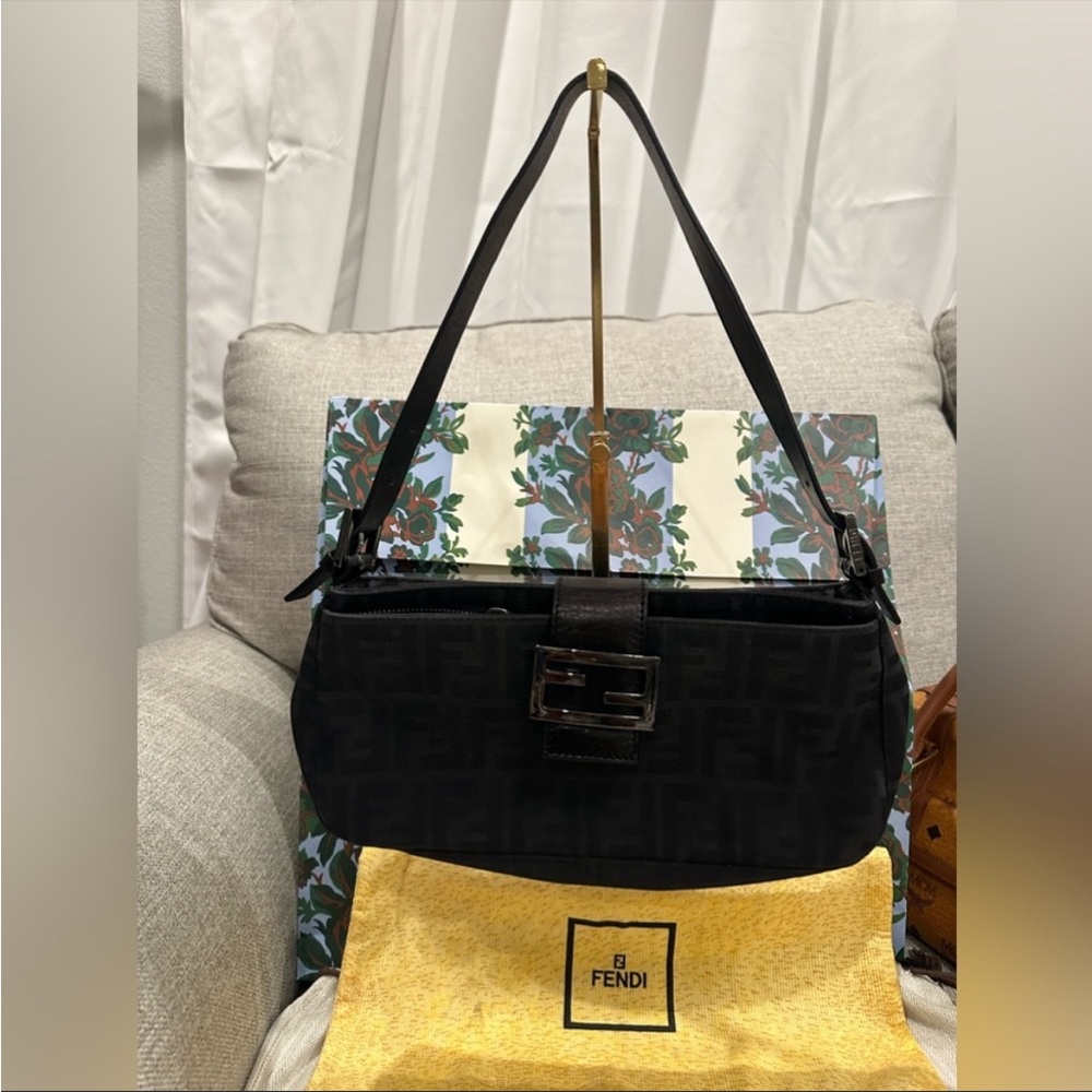 EUC 🔥AUTH🔥 FENDI ZUCCA BAGUETTE SHOULDER PURSE